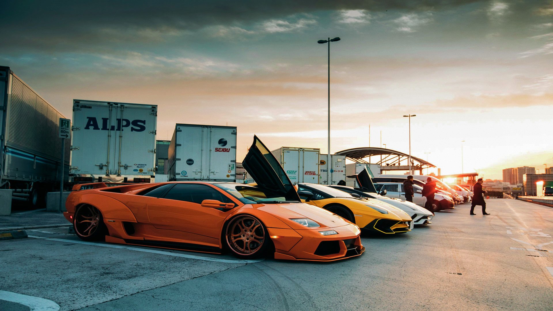 开云体育下载-F1街道赛之夜，姆巴佩的节奏艺术如何跨界点燃激情